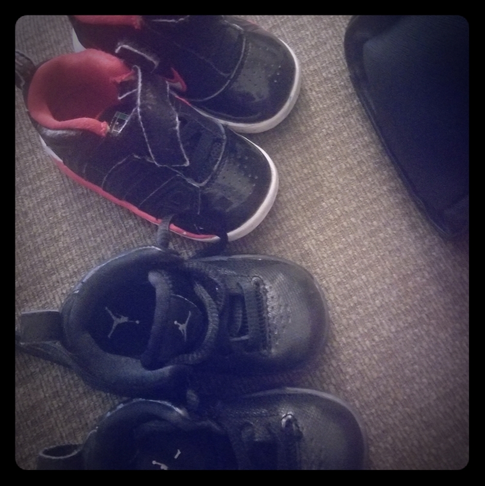 2 pairs of nikes size 4c